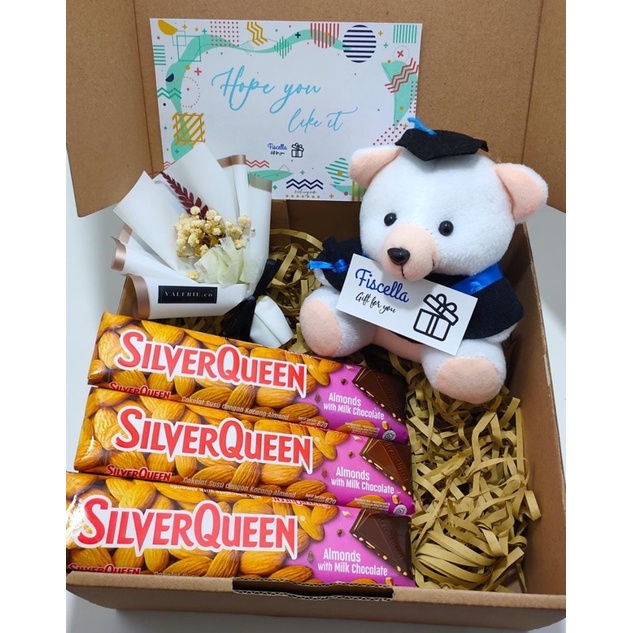 

Fiscella Asteria - Paket B - Hampers Wisuda Cokelat Kado Wisuda Kado Kelulusan