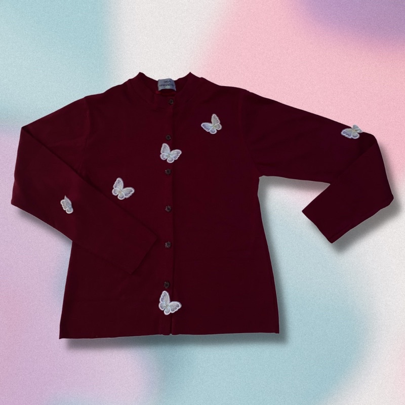 Basic Blouse Impossa- Nyaman dan Stylish dengan Bordir Kupu-kupu 3D