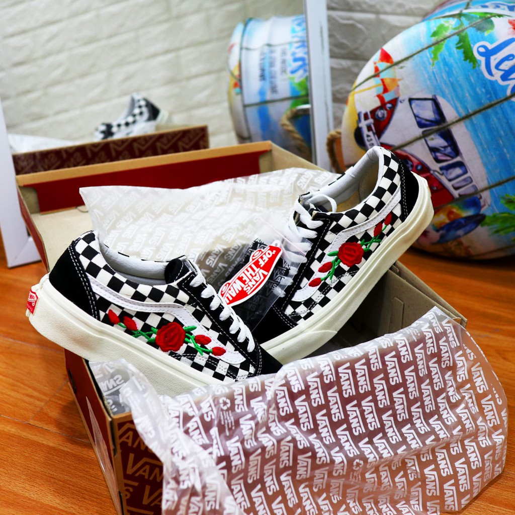vans checkerboard rose