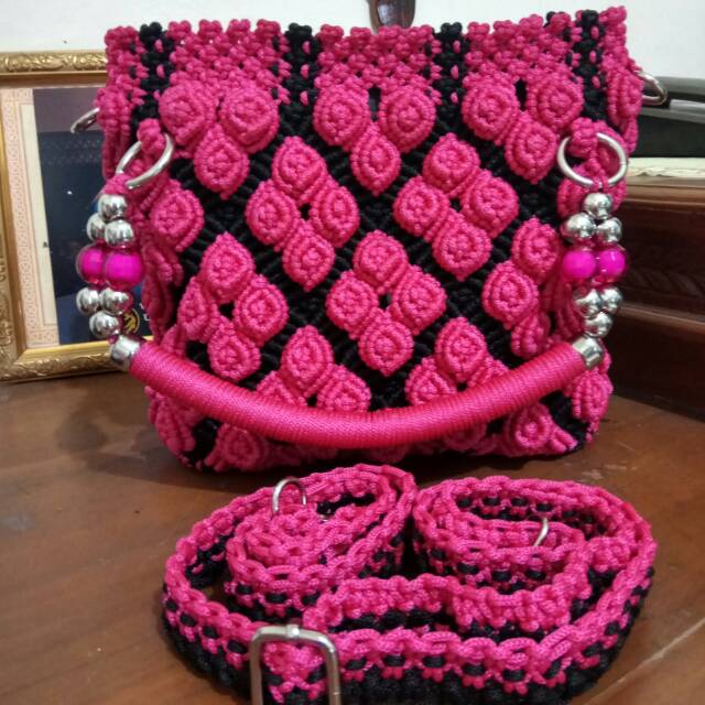 Tas talikur motif mawar