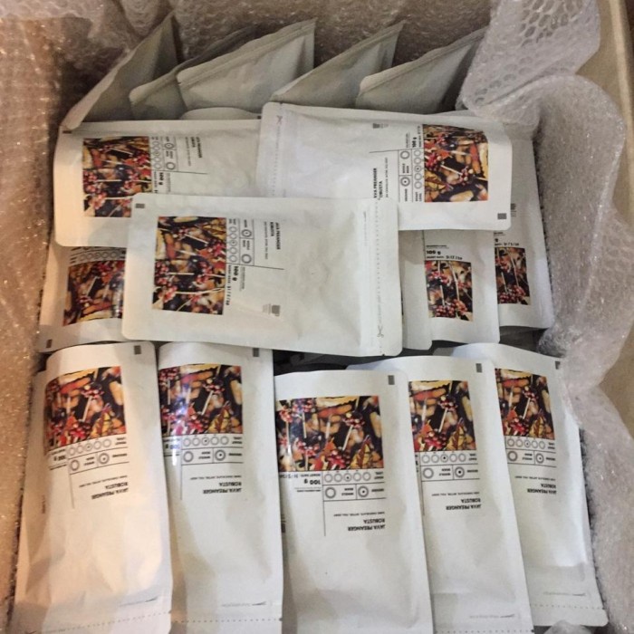 

r0eree Kopi Java Preanger Robusta 500 Gram Biji Dan Bubuk - Biji Ds20X11