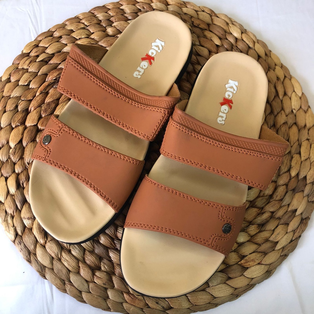 sandal slop cowok terlaris sintetis sandal karet cowok terpopuler termurah NEW ARRIVAL Sandal Selop Pria Terbaru Original Slip on Cowok Slide Sandal Kulit Pria Terlaris Sesuai Foto Sandal Selop di Jamin Berkualitas. Sandal Pria Fashion Sendal Pria murah o