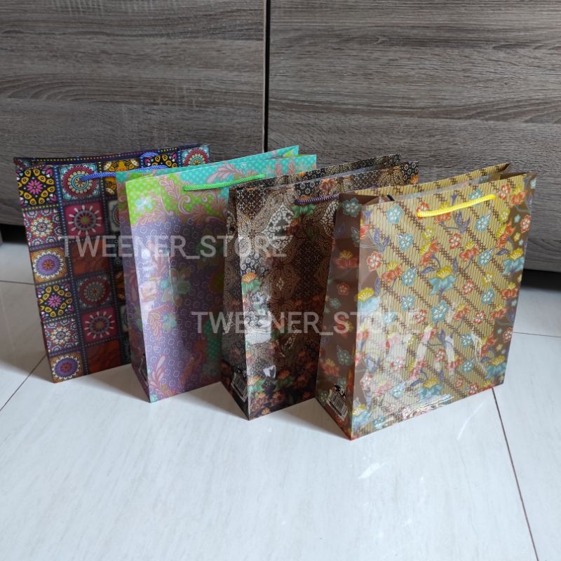 

Son Tas Plastik Batik Shopping Bag Medium GZ-052 E 275x230x79mm | Tas Kado | Tas Kue