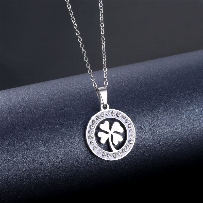 Eropa dan Amerika kreatif clover kalung wanita stainless steel baru tanah liat diamond Clover klavik