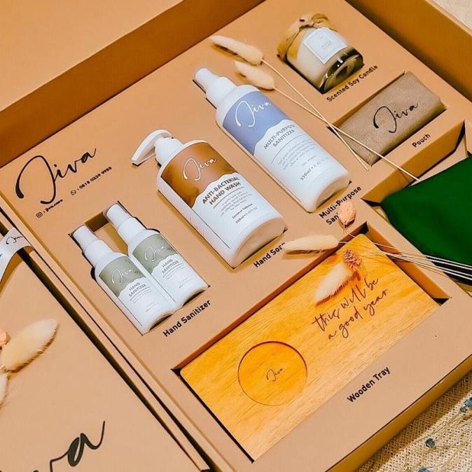 

JIVA HAMPERS GIFT BOX SET | HAND SANITIZER | SOAP | TRAY CANDLE | MASK SCS543D3