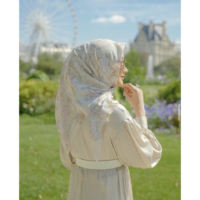 Buttonscarves x Dian Pelangi The Autograph Creme NEW