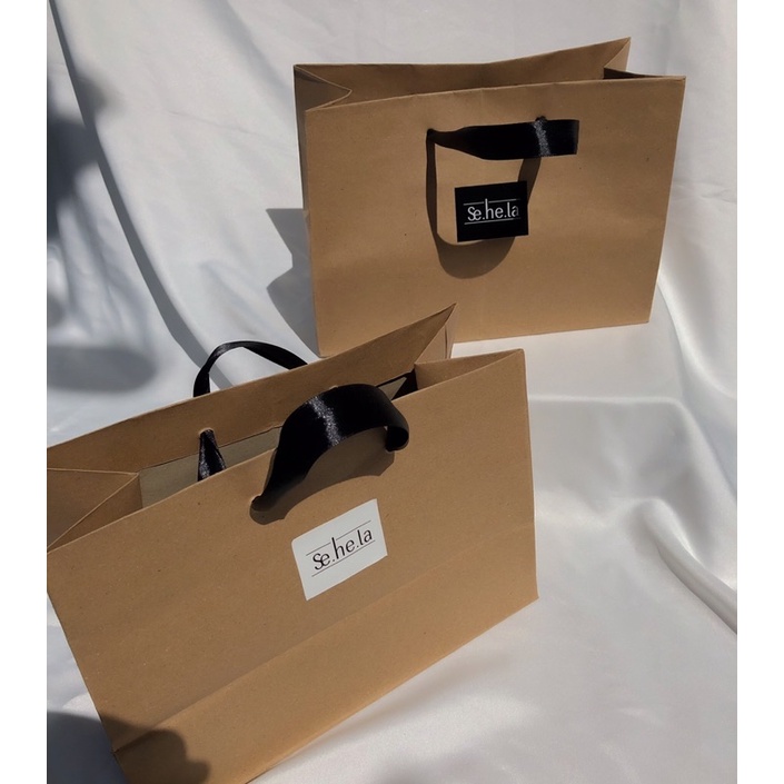 

Paper Bag Se.he.la (25x13x18 cm)