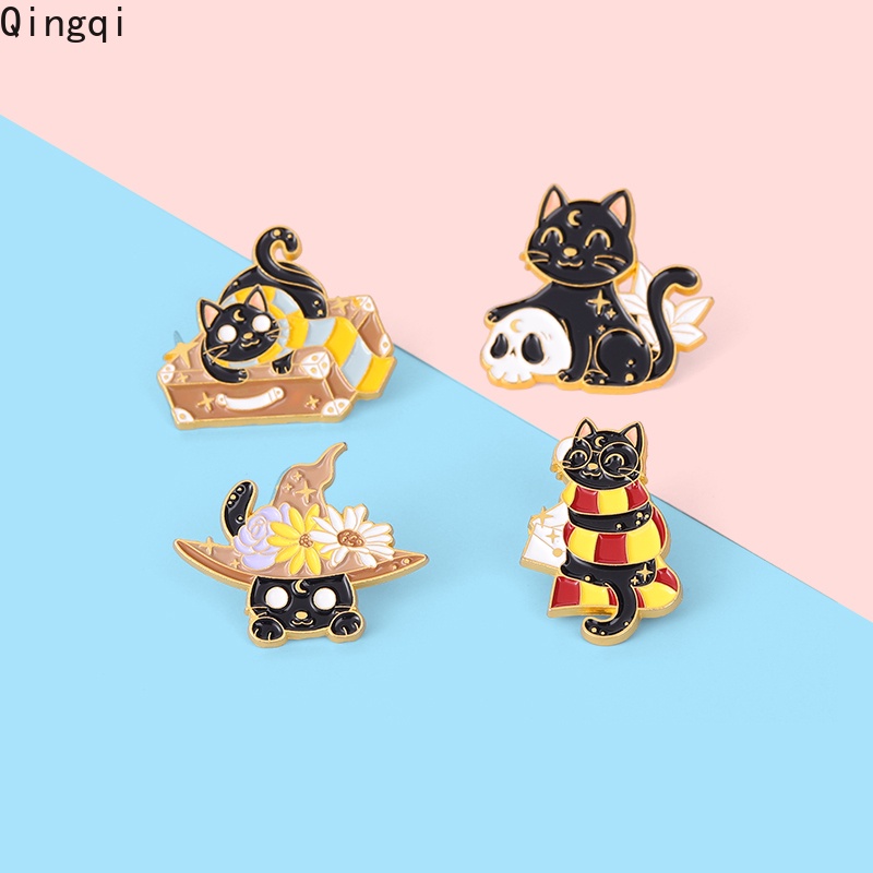 Bros Pin Enamel Desain Kucing Penyihir Topi Kucing Bulan Tengkorak Bahan Metal Untuk Perhiasan Halloween