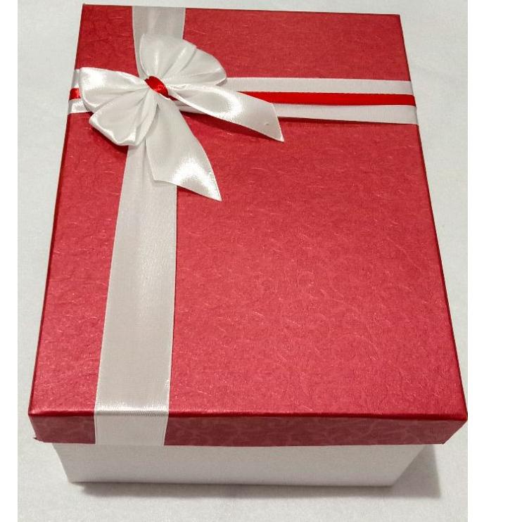 

Pencarian Terlaris Kotak kado/ Gift box / Bungkus kado ukuran 30 x 20 x 8 cm