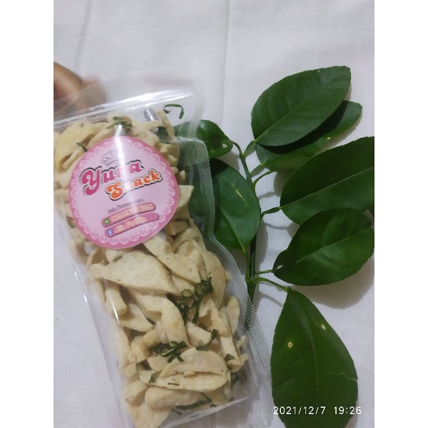 

Yura snack basreng kering daun jeruk basreng kering original isi100 gram