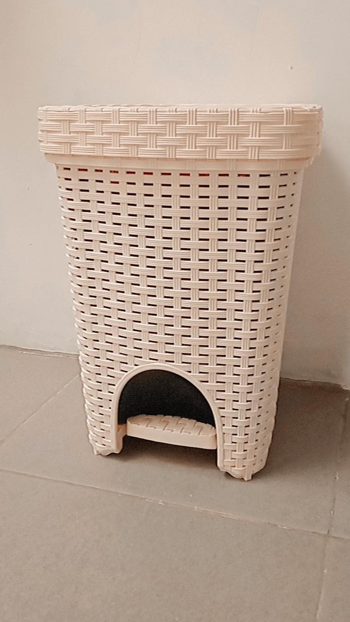 Tempat Sampah Rotan Injak Kiki  / Tong Sampah Indoor  / Keranjang Sampah Genki Market