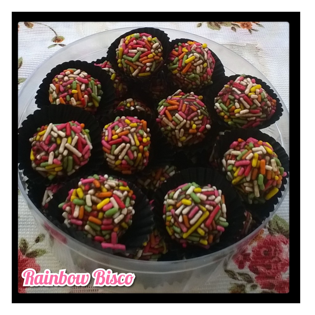 

Kue Lebaran Kekinian Rainbow Bisco fresh made by order