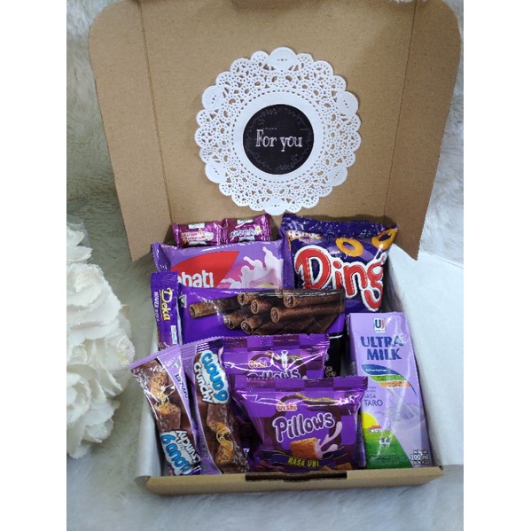 

Snack box gift box Hampers Snack makanan Kado cewek cowok Ulang tahun Wisuda Valentine