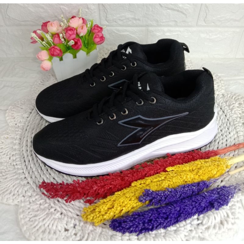 sepatu diadora