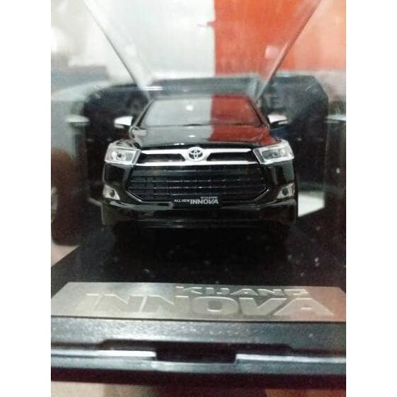 maddox - Miniatur Diecast Mobil Toyota Innova Hitam - Hitam