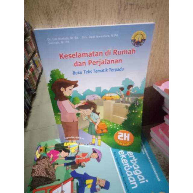 Buku teks tematik terpadu keselamatan di rumah dan perjalanan untuk kelas 2H SD