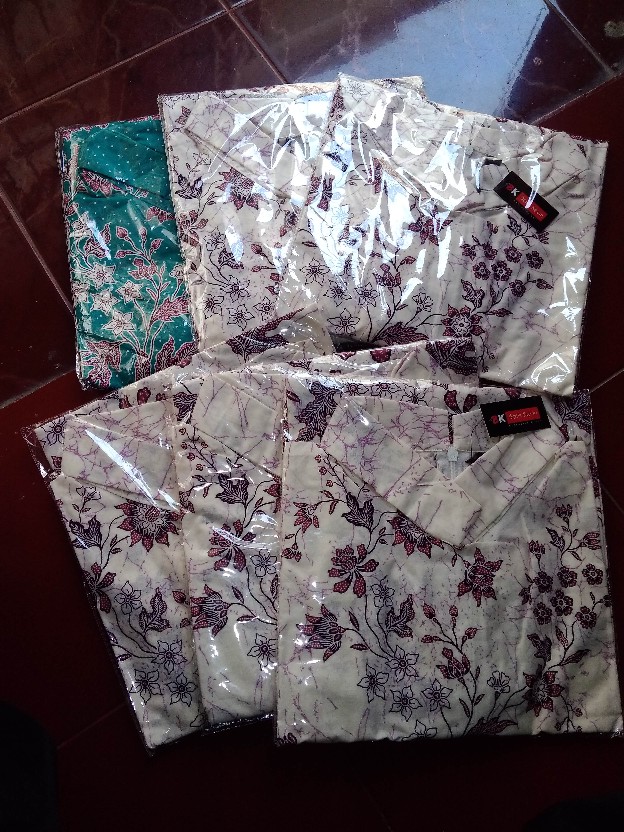 Batik Kevin - Baju Atasan Batik Wanita - Batik Jumbo Wanita -  Atasan Batik Kerja - Tunik Batik