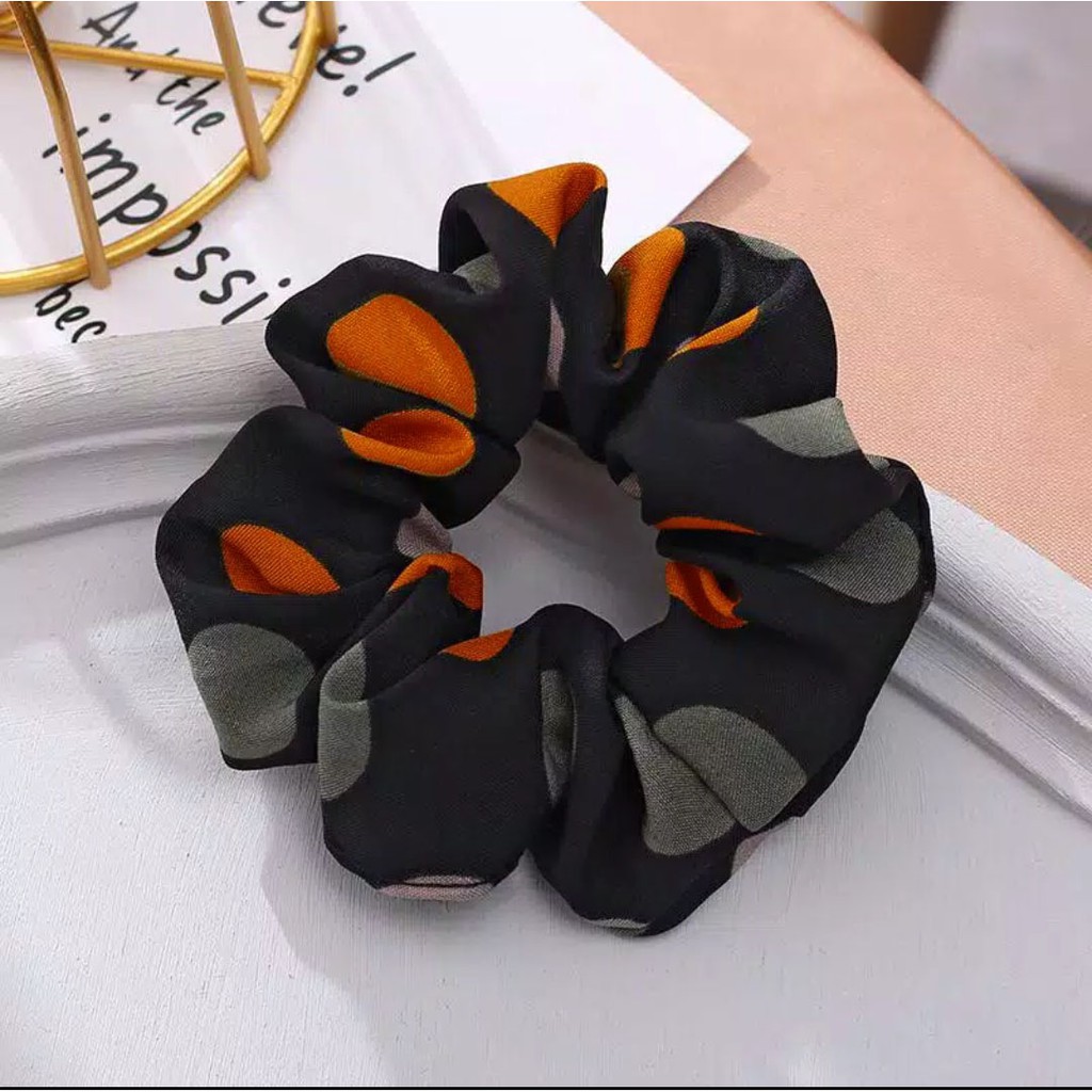 Ikat rambut kerut scrunchie ala korea style polkadot 2