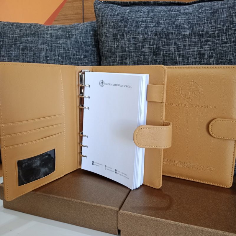 

Agenda Binder Gloria (P01990534)