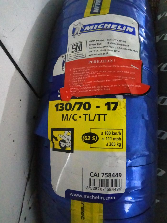 Ban tubeless Michelin 130/70-17 pilot street