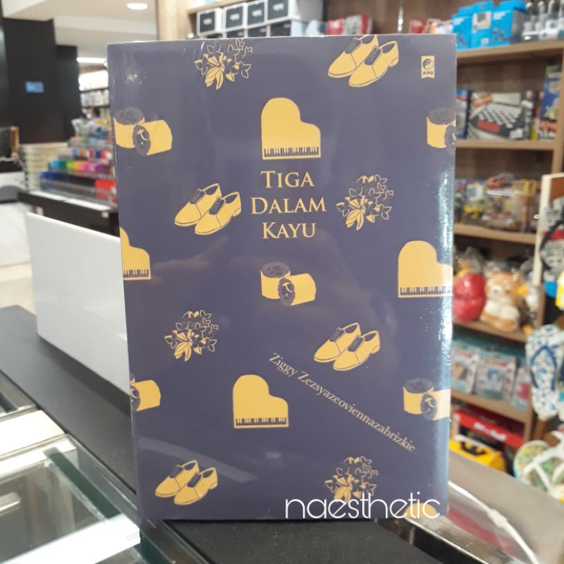 Novel tiga dalam kayu