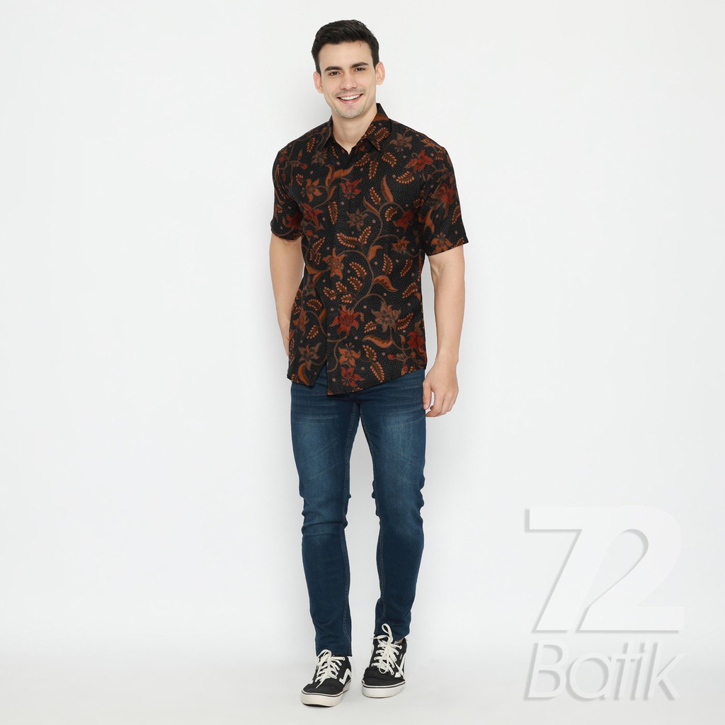 KEMEJA BATIK PRIA Lengan Pendek Motif Kembang Warna Hitam Ireng Black Orange 722613 Cap 72 - Baju Kemeja Atasan Pakaian Setelan Batik Pria Cowok Laki Laki Remaja Keluarga Kantor Lengan Pendek Modern Slimfit Slim Fit Premium Kekinian