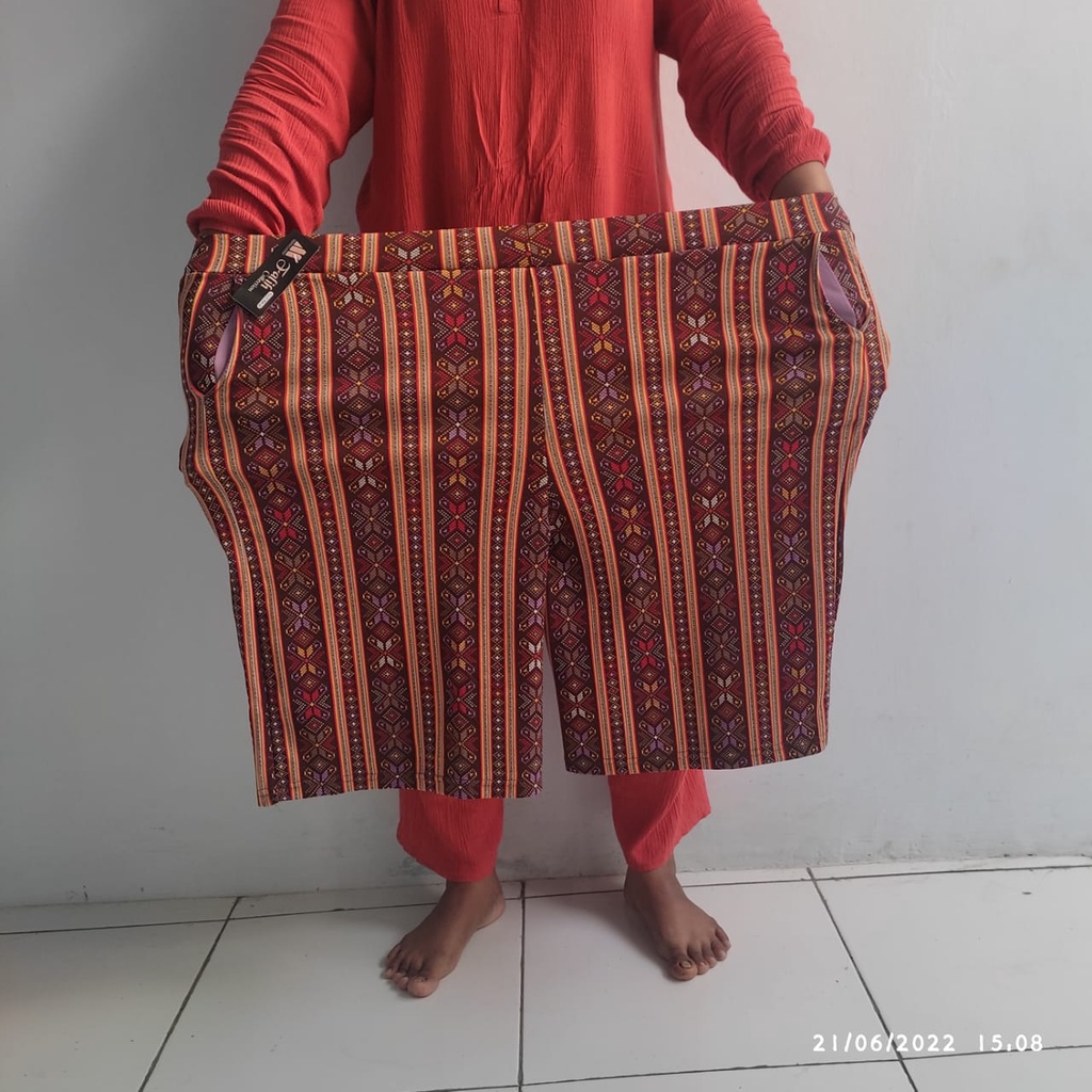 celana kulot pendek super jumbo motif songket