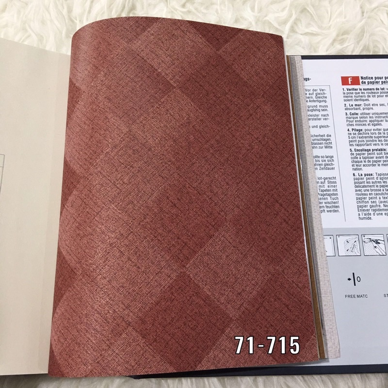 Wallpaper Dinding Motif Polos Kotak Catur Brave