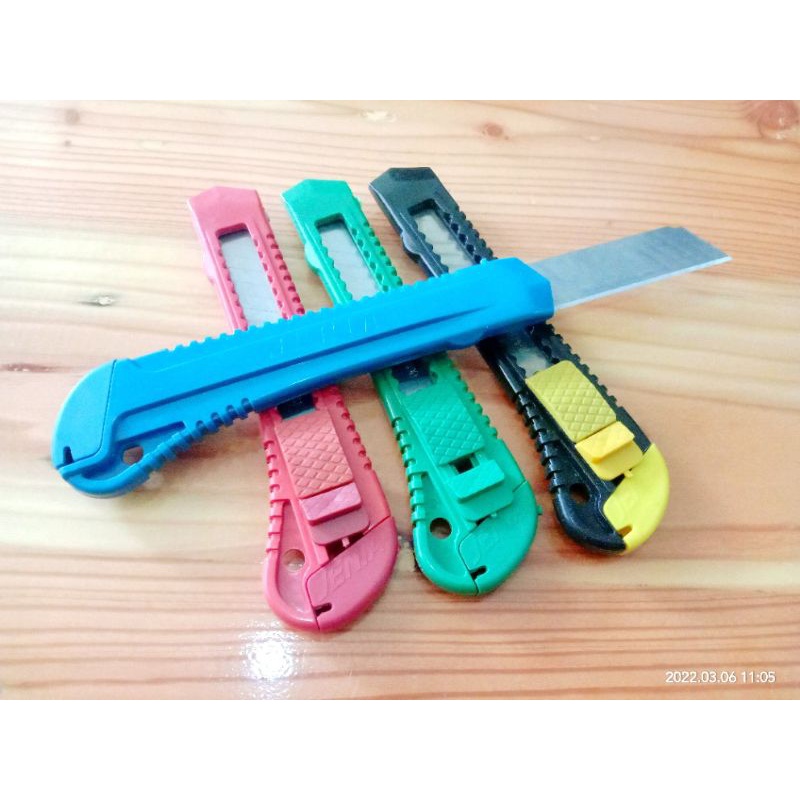 

Cutter plastik besar JENIA K-500 (1 pcs)
