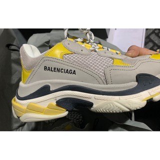  Sepatu  Sneakers Olahraga  Model Balenciaga Triple S Split 