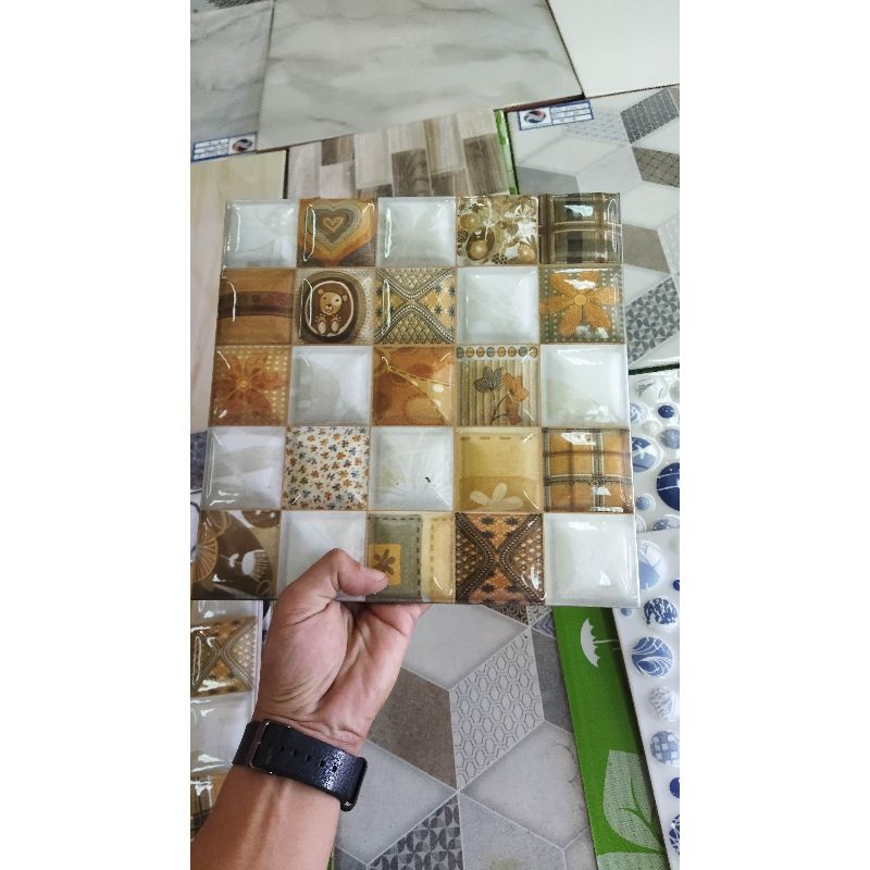 KERAMIK 25X25 FESOL BIEGE GLOSSY CENTRO