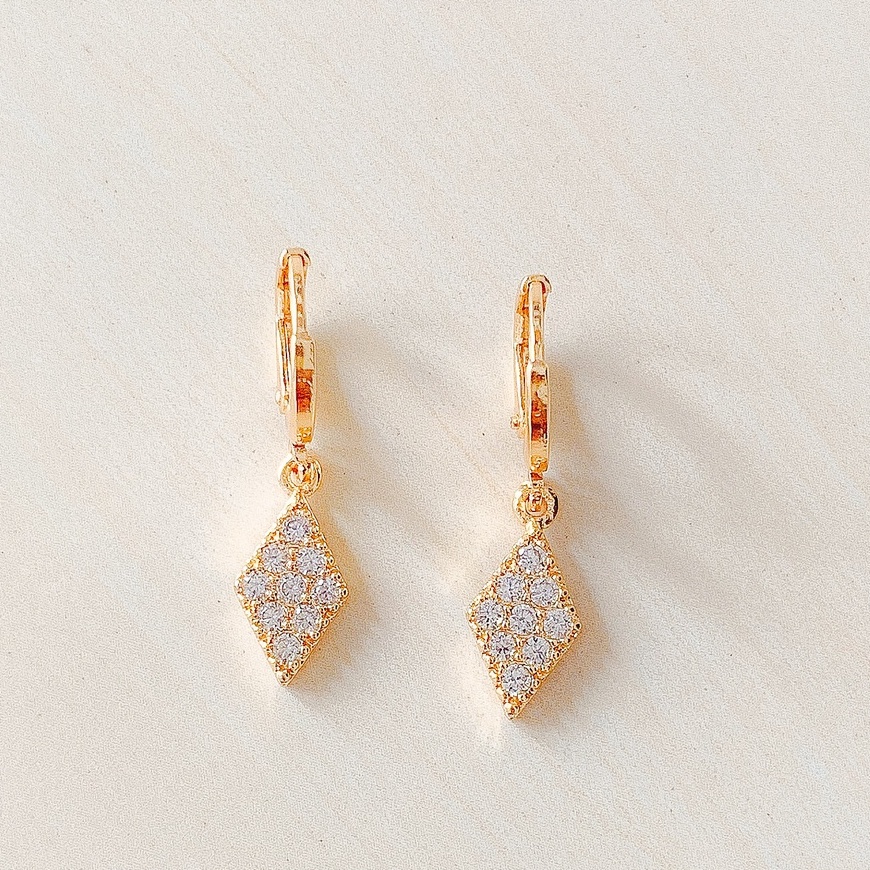 Anting Wanita Model Diamond Shape Zirconia Gold