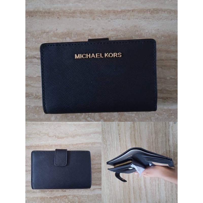 Dompet Michael Kors Medium
