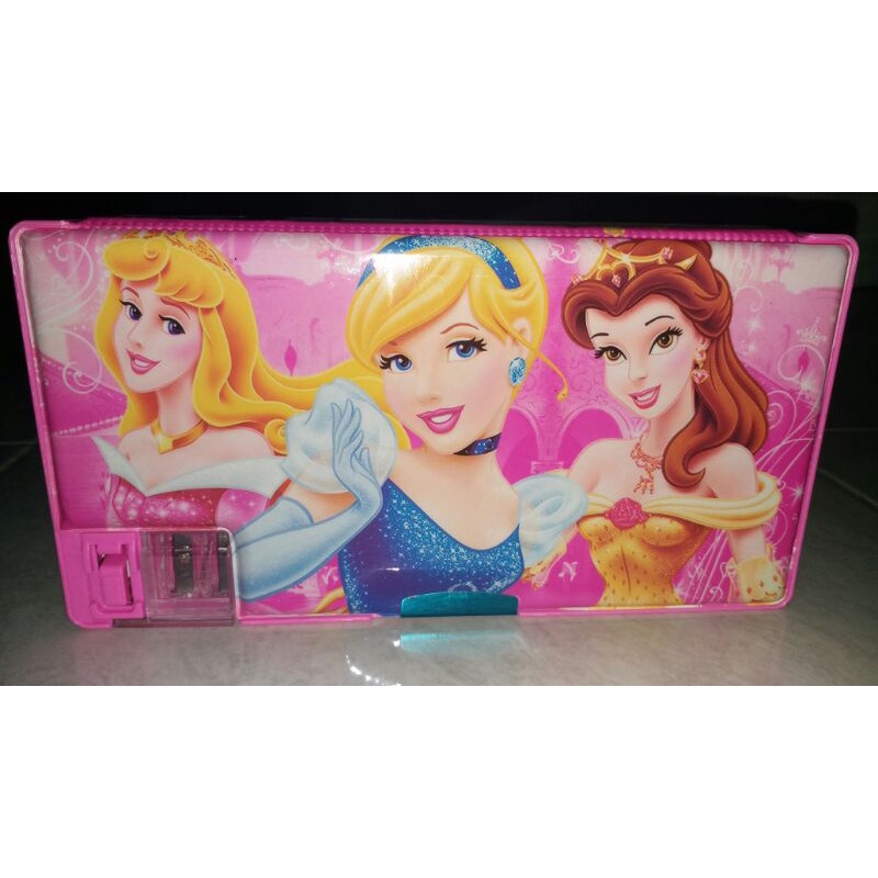 

Kotak Pensil Frozen Magnet Besar