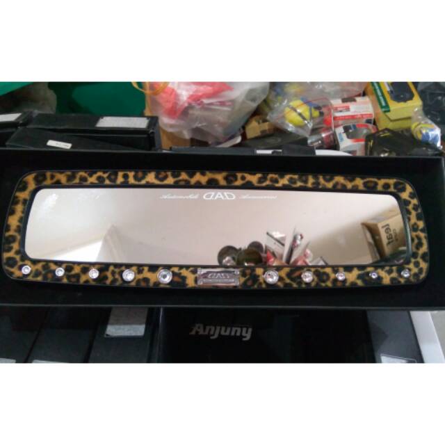 SPION DAD MOTIF MACAN TUTUL