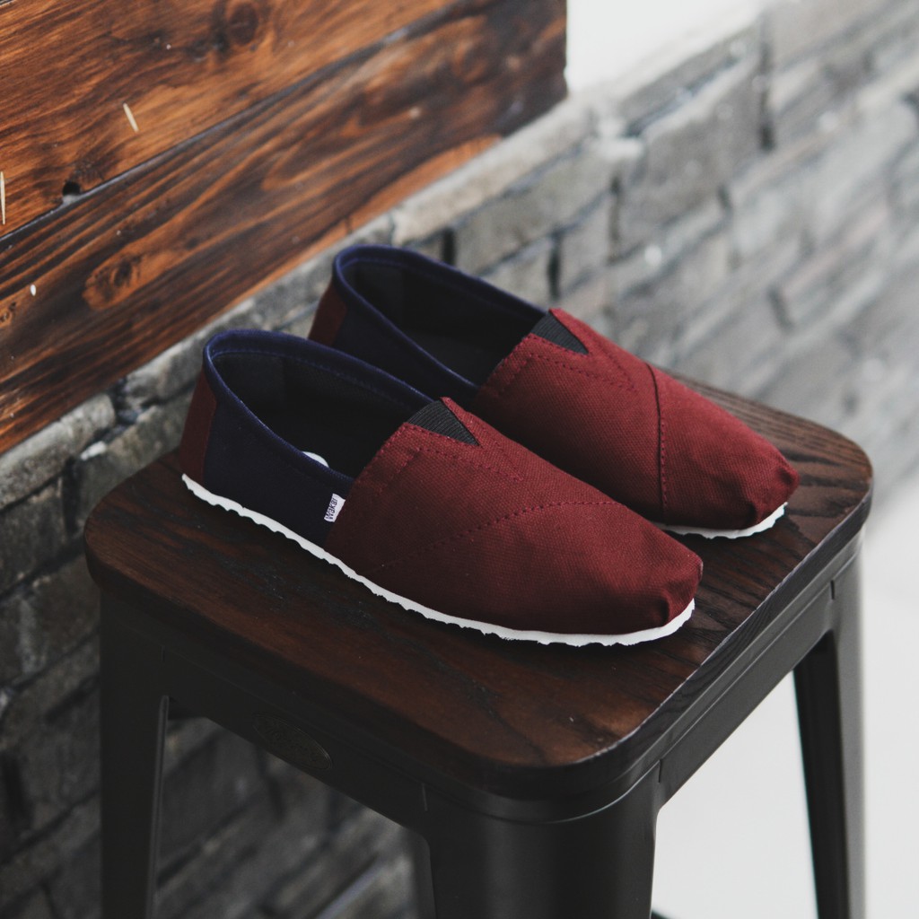 BAYAR DI TEMPAT [COD] !! SEPATU CASUAL SANTAI SLIP ON  WAKAI SEPATU PRIA KASUAL KEREN MURAH