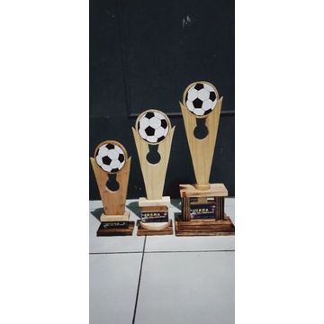 ready piala sepak bola kayu jati Belanda satu set ,harga per satu set / 123