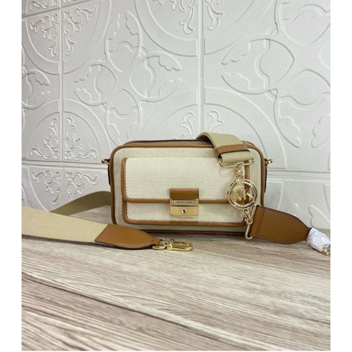 Michael Kors Bradshaw Medium camera Bag.