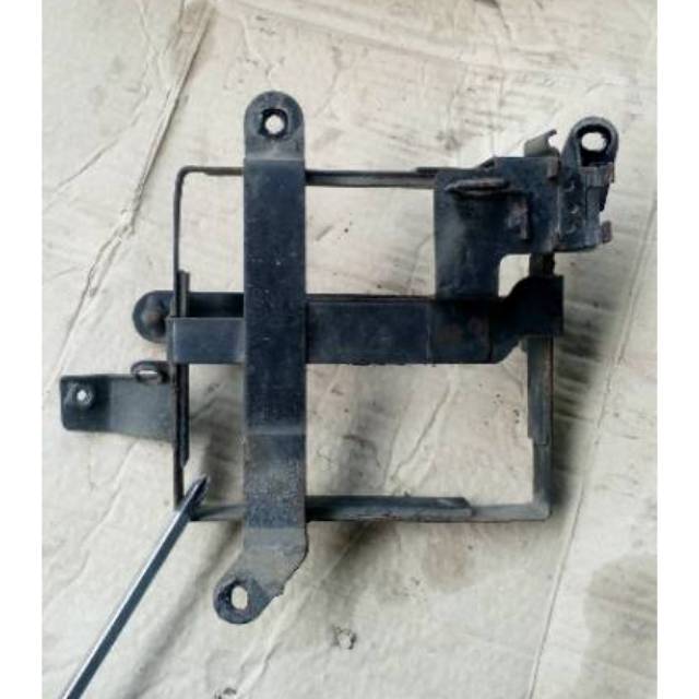 Breket wadah aki tiger revo ORI copotan