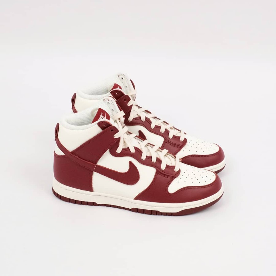 dunk high team red release date