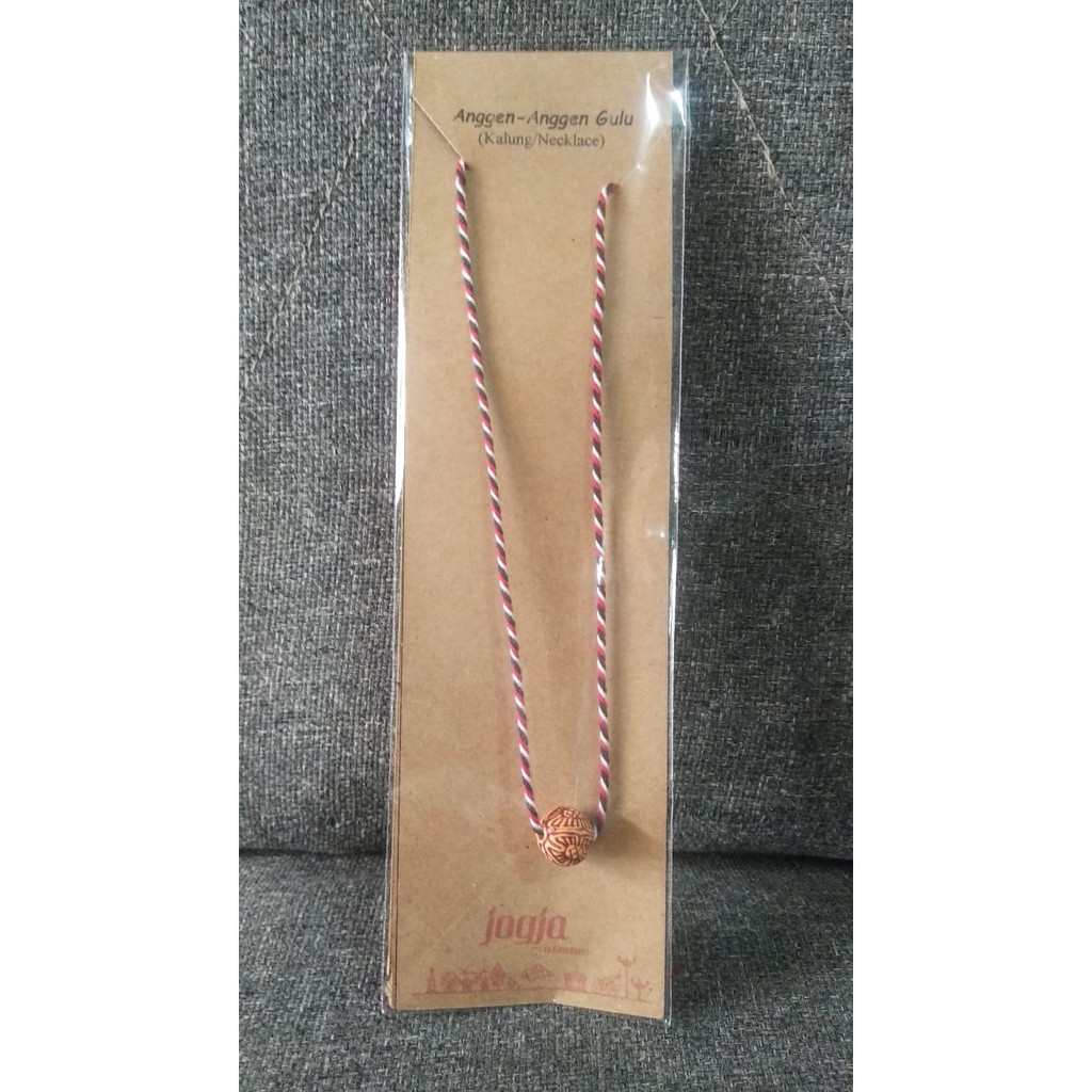 Kalung Tali Serut Etnik Dengan Liontin Random Khas Bali Merah Hitam Putih Awet Dan Tahan Air Cowok/C