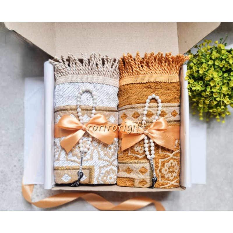 Hampers kado gift sarung sajadah lebaran idul fitri pernikahan