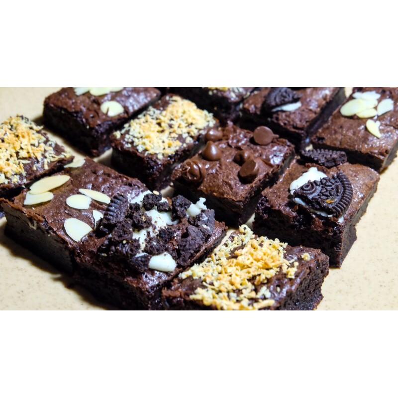 

Ultimate Fudgy Brownies by Dark Koovi (cocok untuk hampers) Ori dan Paling Laris