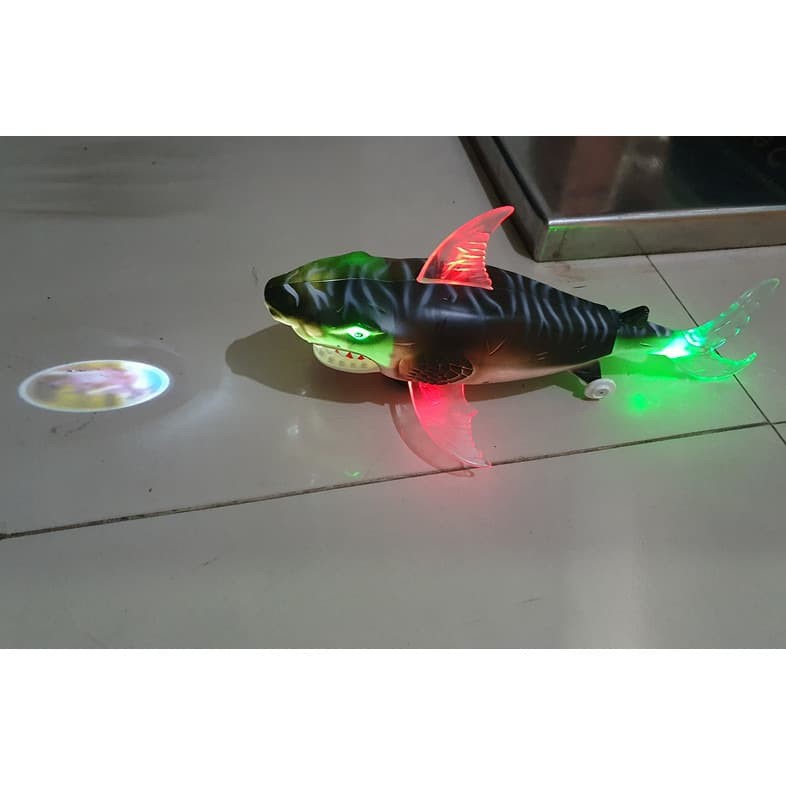 MAINAN IKAN HIU BESAR CRAZY SHARK PROJECTION LAMPU