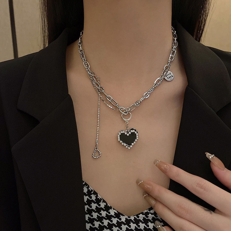 Kalung Choker Double layer Liontin Hati Aksen Berlian Bahan Titanium Gaya Hip hop Untuk Wanita