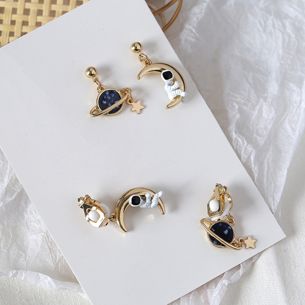 Hu Hu Hu Hu Hu Alat Bantu Pasang Kacamata♡ Anting Tusuk Gantung Asimetris Desain Astronot / Planet / Bulan Kreatif Untuk Wanita