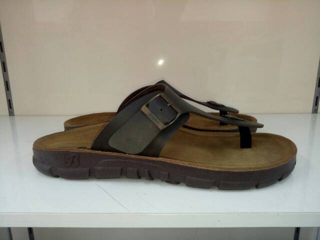 Sandal pria kulit asli product Bata original model japit elegan.