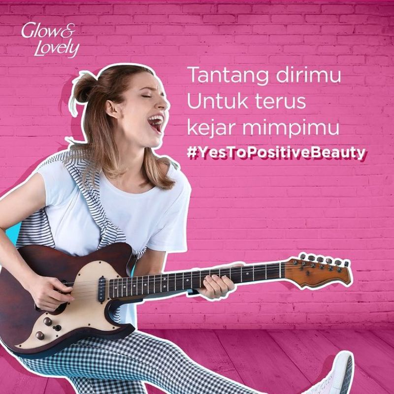 FAIR & LOVELY Glow & Lovely Multivitamin Serum  20 gr Sheet Mask Masker Serum Vita Glow SERUM WAJAH 