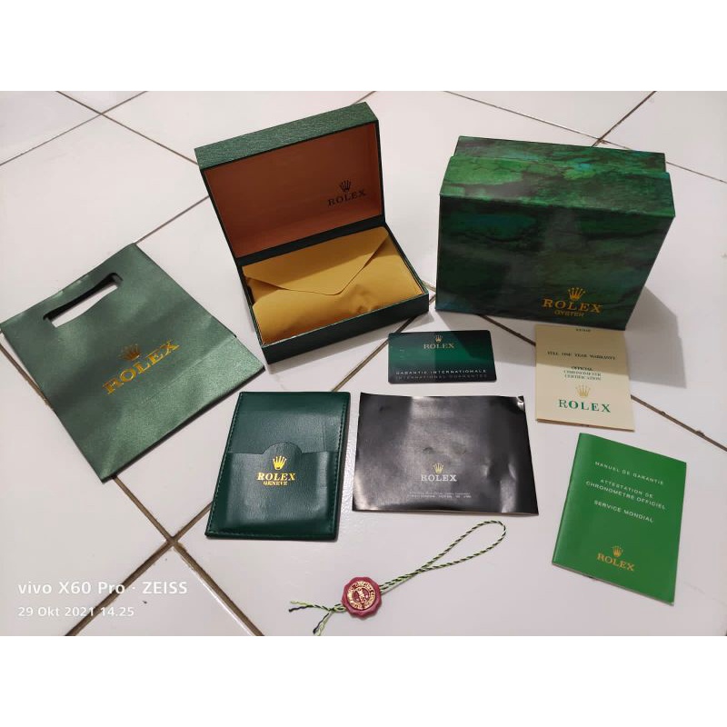 

PAKET BOX ROLEX PAPER BAG ROLEX KARTU GARANSI FULL SET KOMPLIT