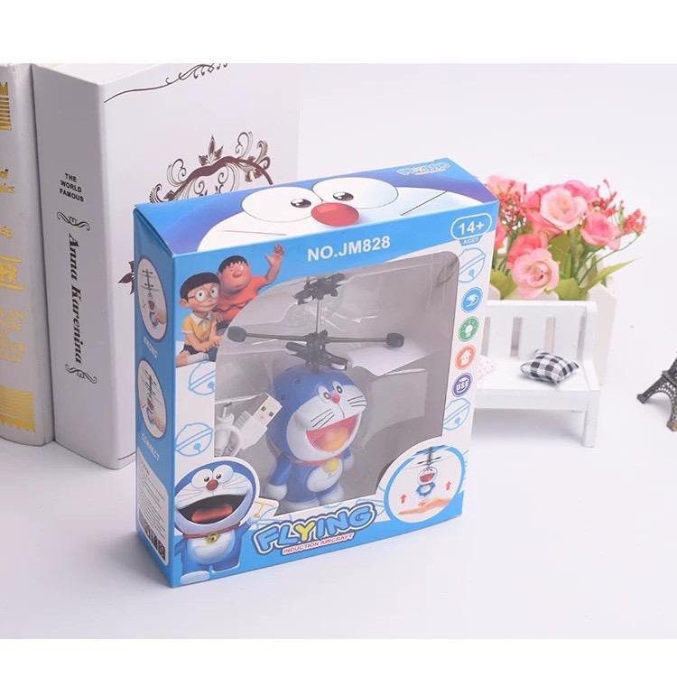 Flying Karakter boneka SUPER HERO DORAEMON HELLOKITTY helikopter terbang sensor tangan mainan anak